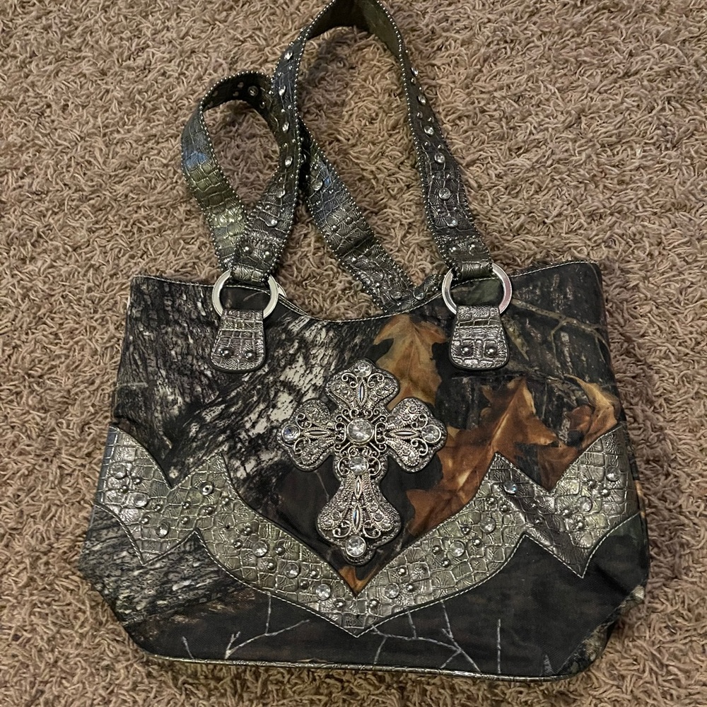 Camo cross purse
